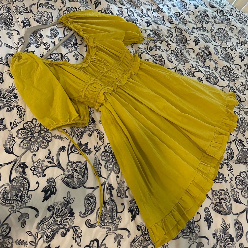 En Saison Yellow summer dress, brand new never worn.
